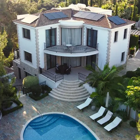 Argaka Luxury Villa *